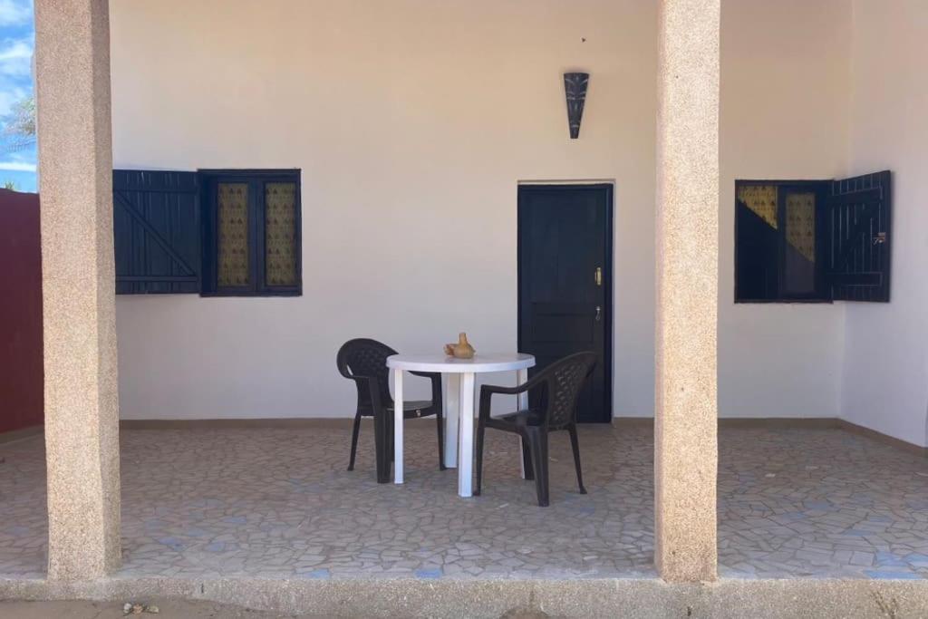Petite Maison En Bord De Mer Palmarin Nguedj Exterior photo