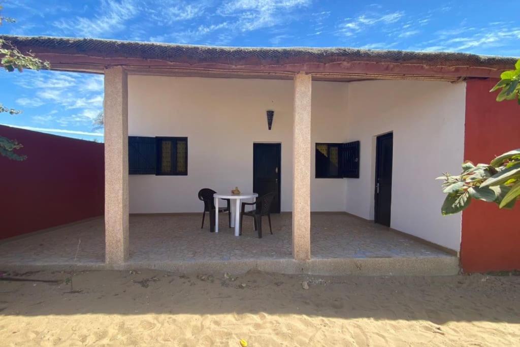 Petite Maison En Bord De Mer Palmarin Nguedj Exterior photo